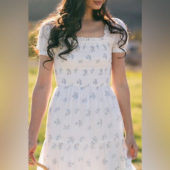 Storia Floral White Maxi Dress - Picture 2 of 6